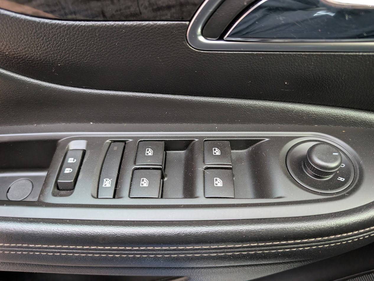 Used 2016 Buick Encore Sport Touring image 29