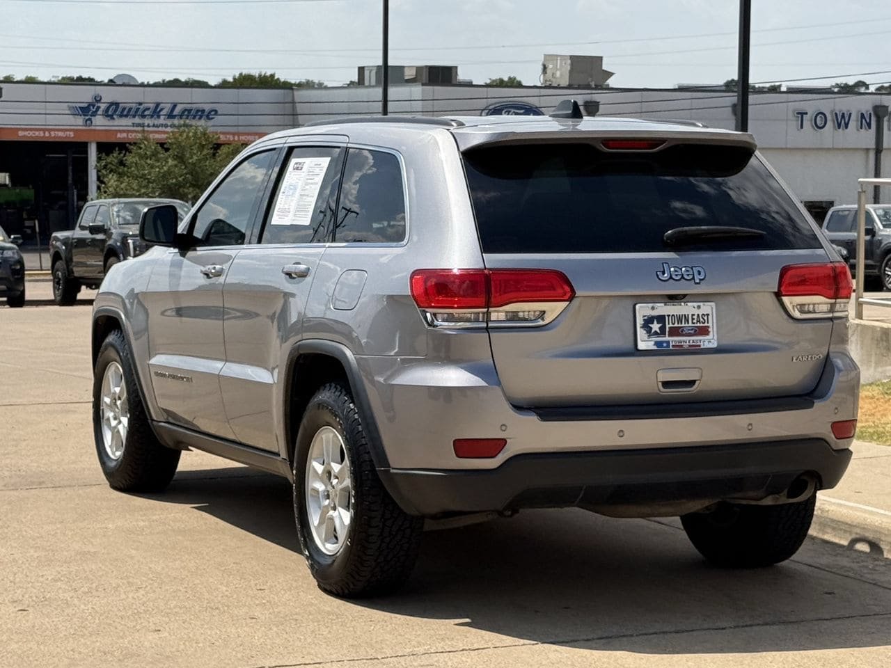 Used 2017 Jeep Grand Cherokee Laredo RWD image 5