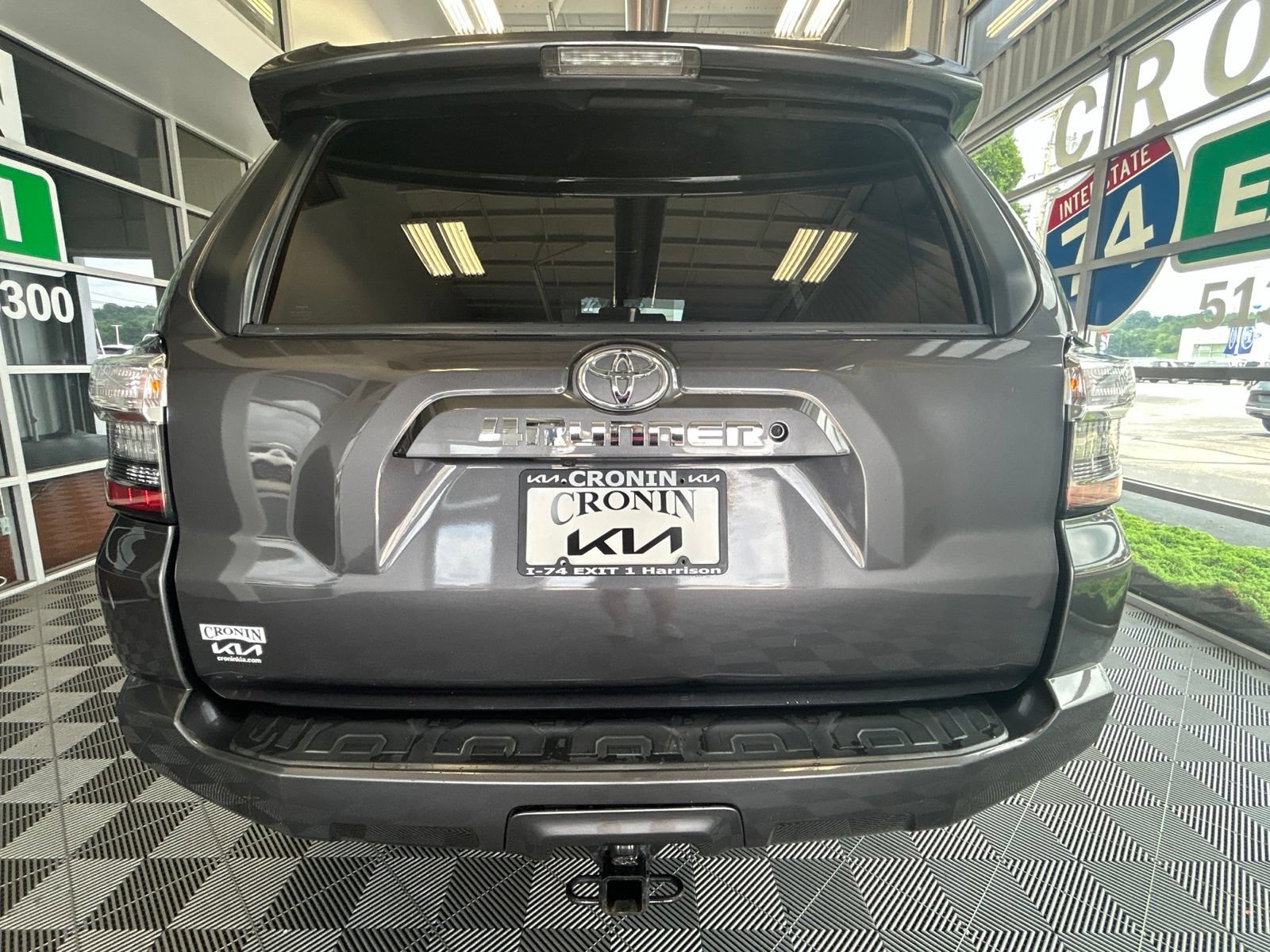 Used 2019 Toyota 4Runner SR5 w/ Four Season Floor Mat Package AWD/4WD image 5
