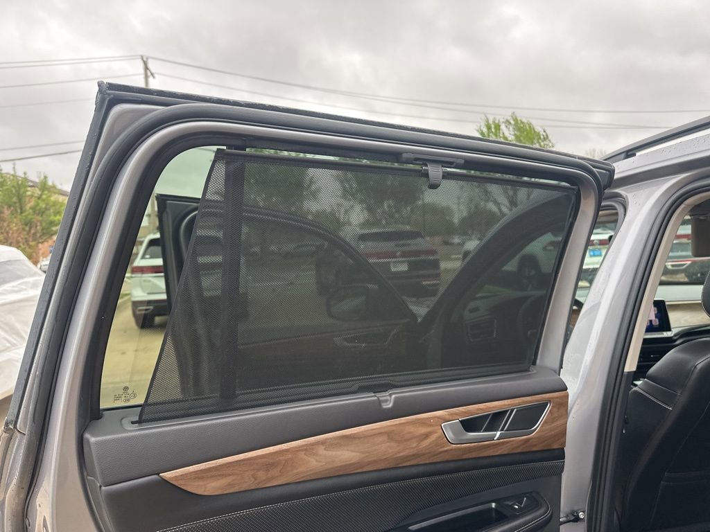 Used 2024 Volkswagen Atlas SE w/ Black Wheel Package AWD/4WD image 12