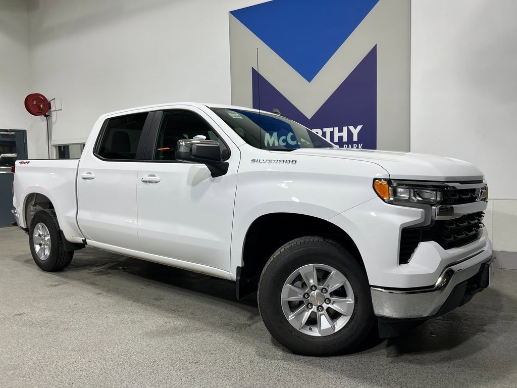 Used 2025 Chevrolet Silverado 1500 LT image 2