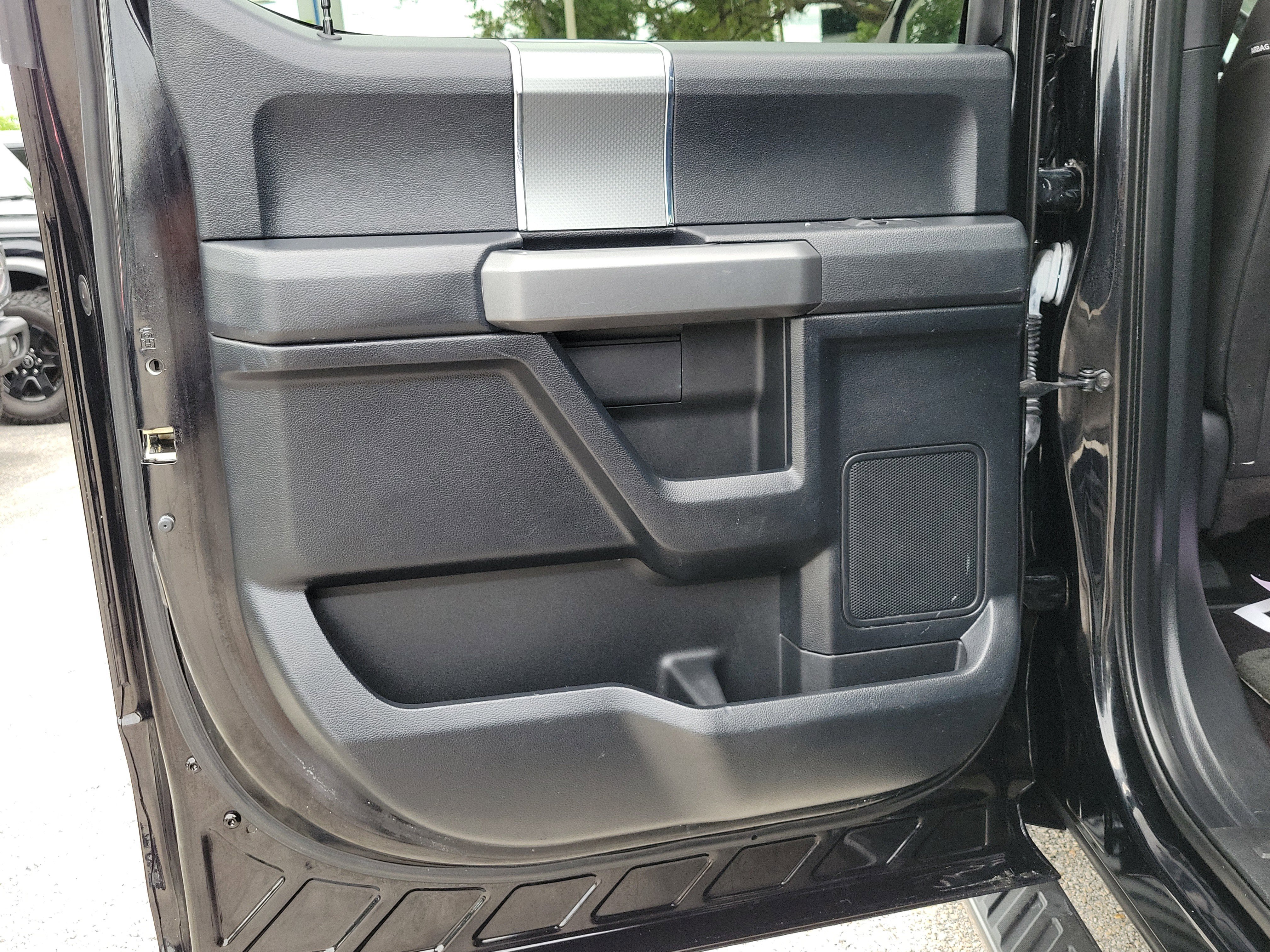 Used 2016 Ford F150 XLT w/ Equipment Group 301A Mid RWD image 11