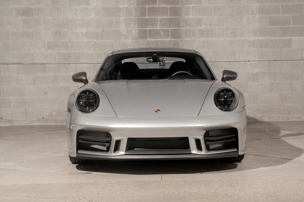Used 2025 Porsche 911 Carrera T RWD image 3