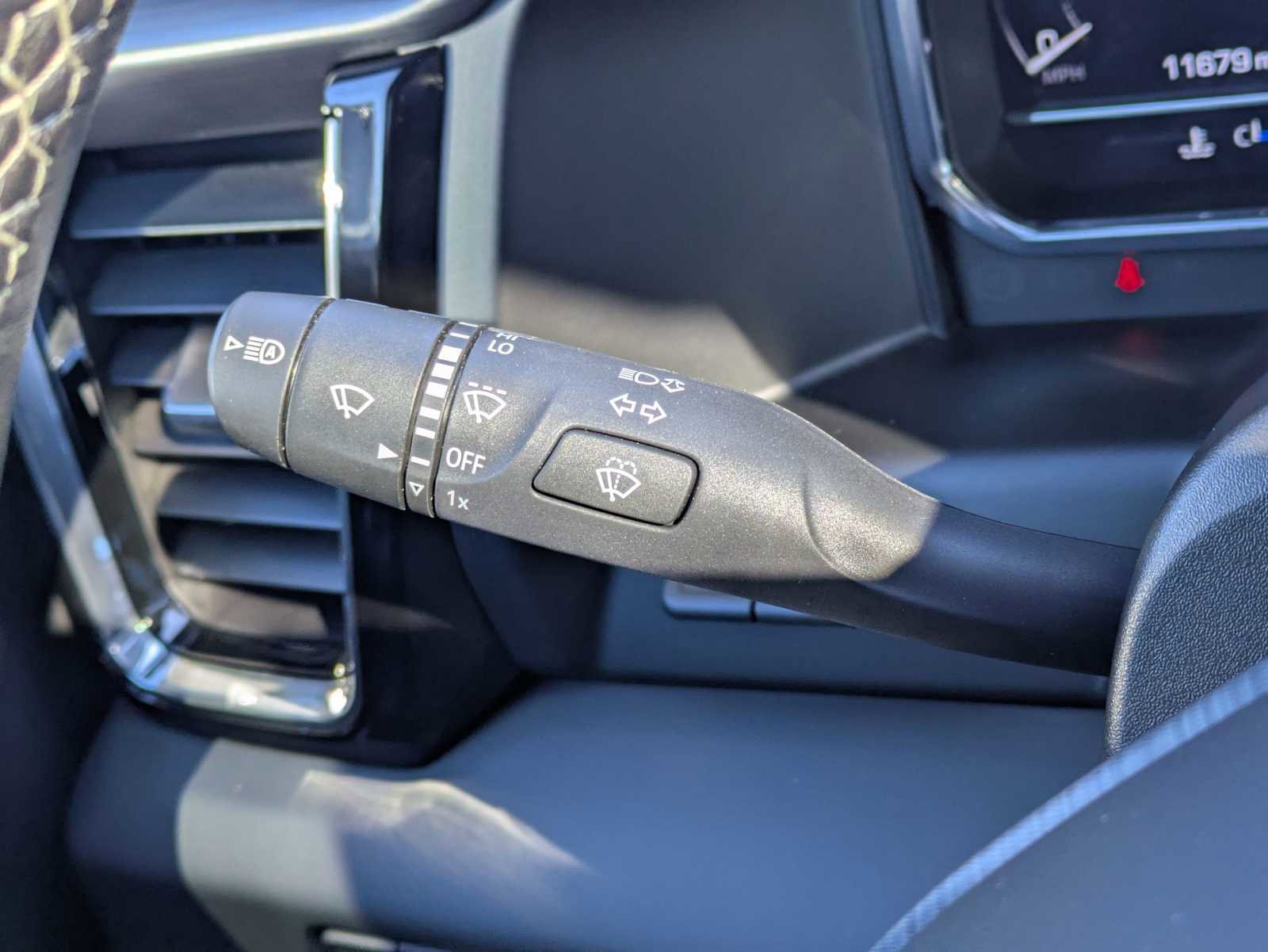 Used 2025 GMC Sierra 1500 Denali Ultimate image 28