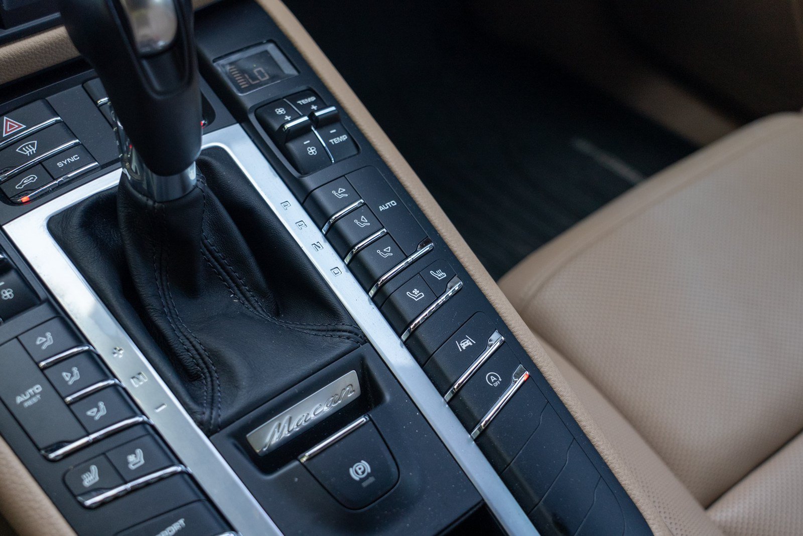 Certified 2021 Porsche Macan AWD/4WD image 34