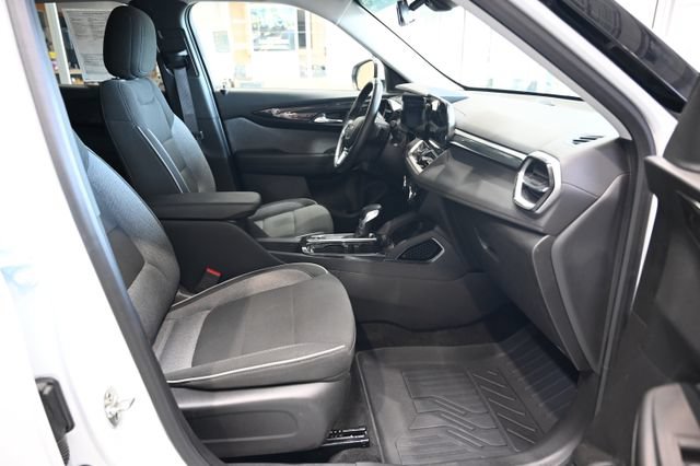 Certified 2025 Chevrolet TrailBlazer LT w/ LT Cold Weather Package FWD image 10