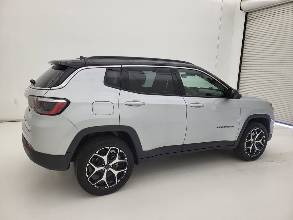 Used 2025 Jeep Compass Limited image 16