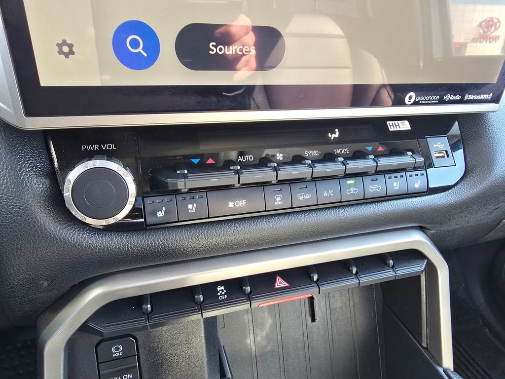 Used 2024 Toyota Tundra Limited AWD/4WD image 23