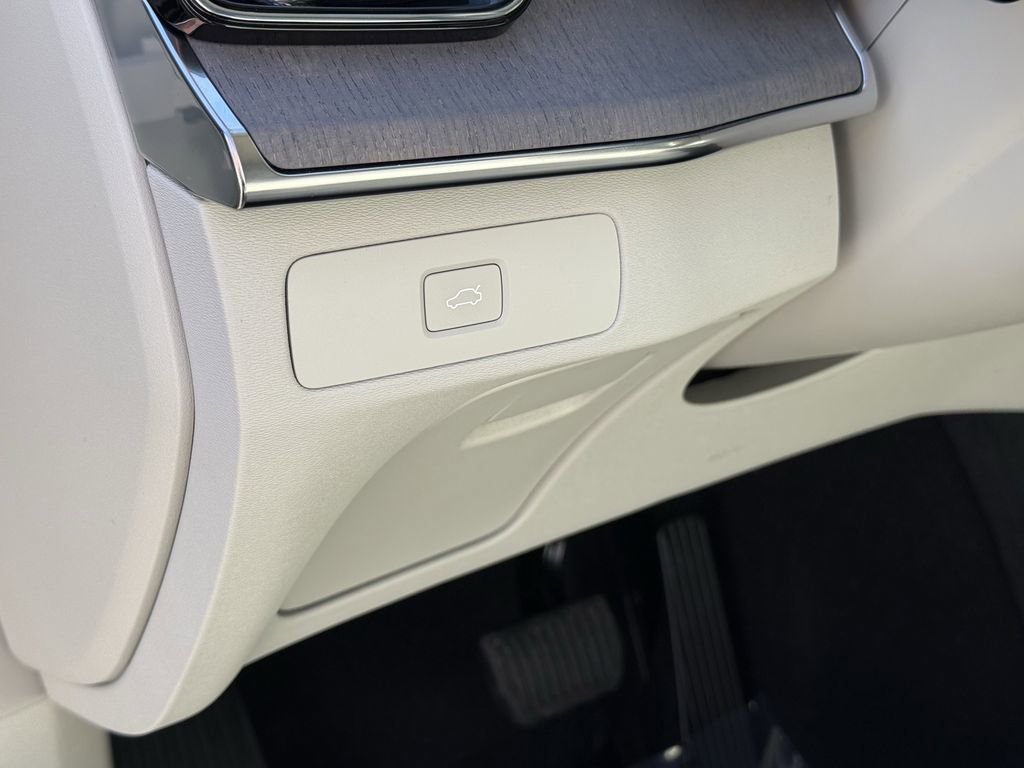 New 2026 Volvo XC90 B6 Ultra image 16
