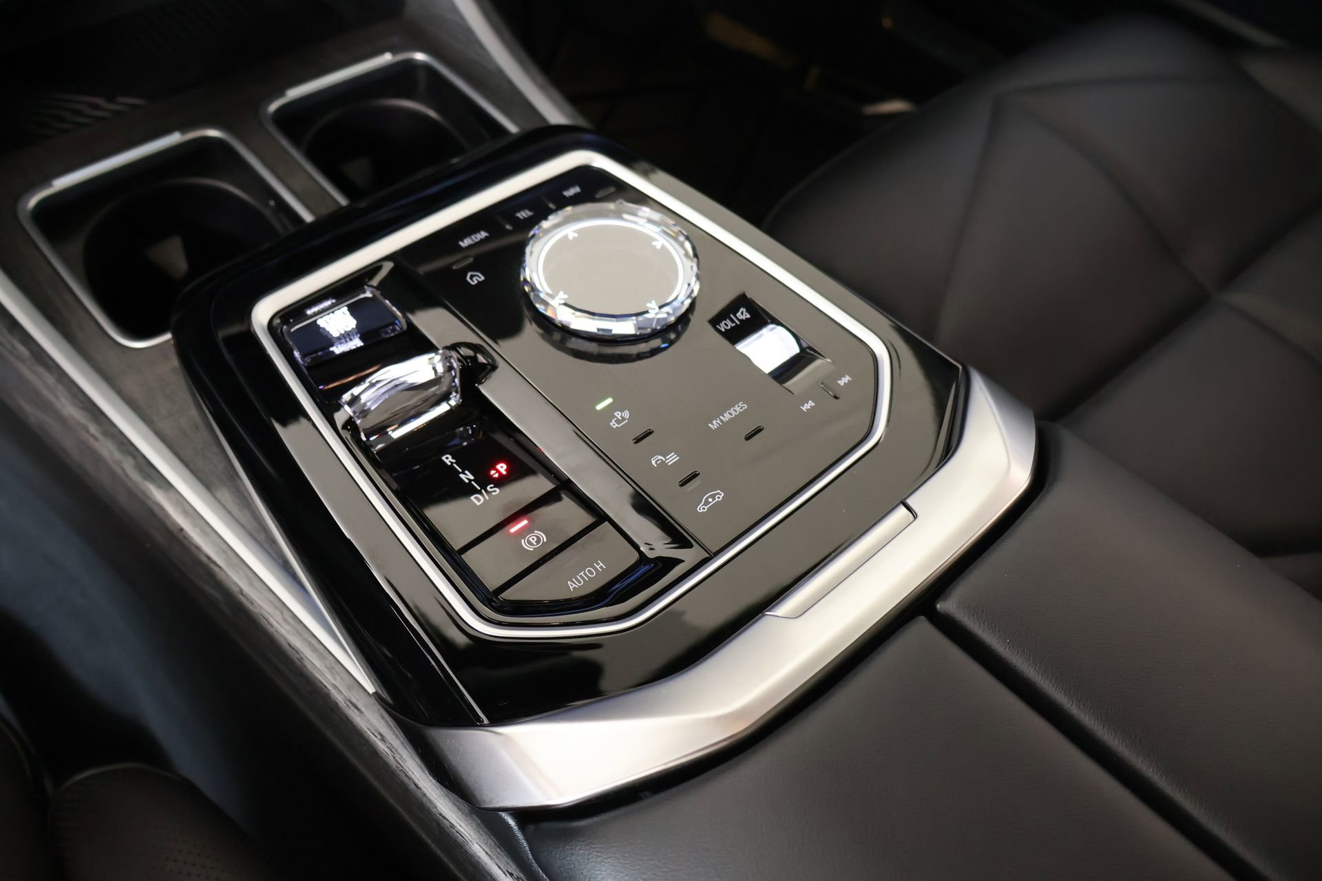 Certified 2023 BMW 740i RWD image 9