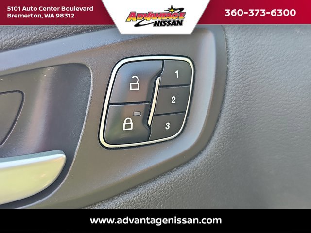 Used 2017 Ford Escape Titanium image 9