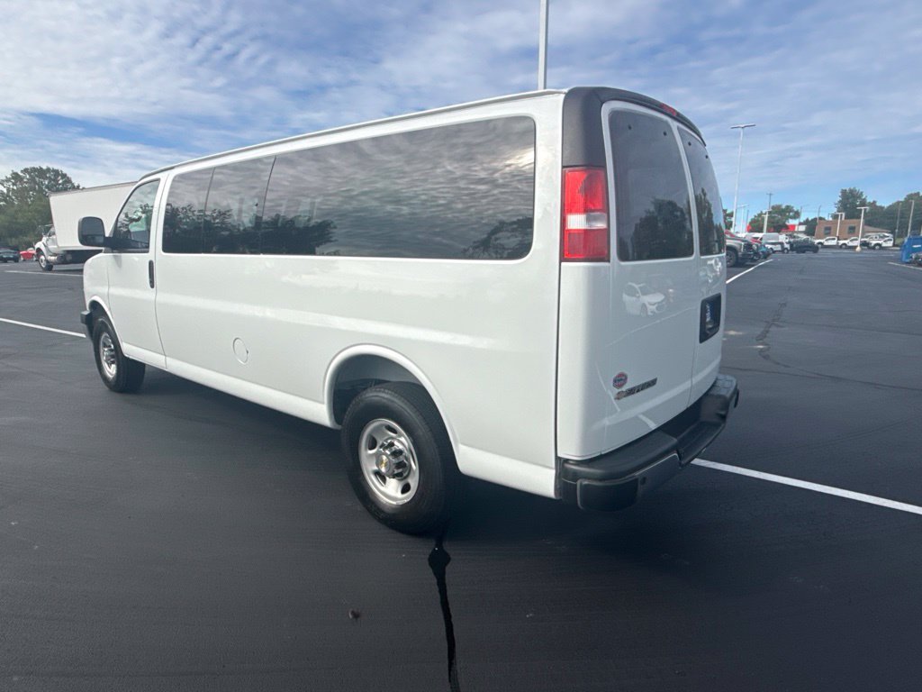 Used 2025 Chevrolet Express 3500 LT w/ LT Preferred Equipment Group RWD image 7