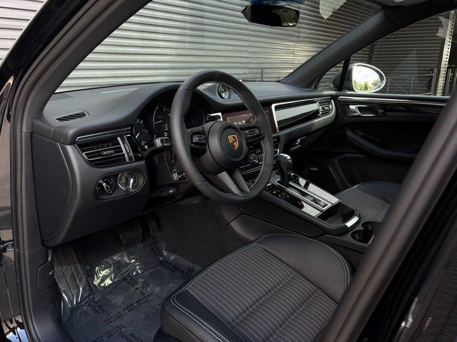 Certified 2026 Porsche Macan Turbo AWD/4WD image 4