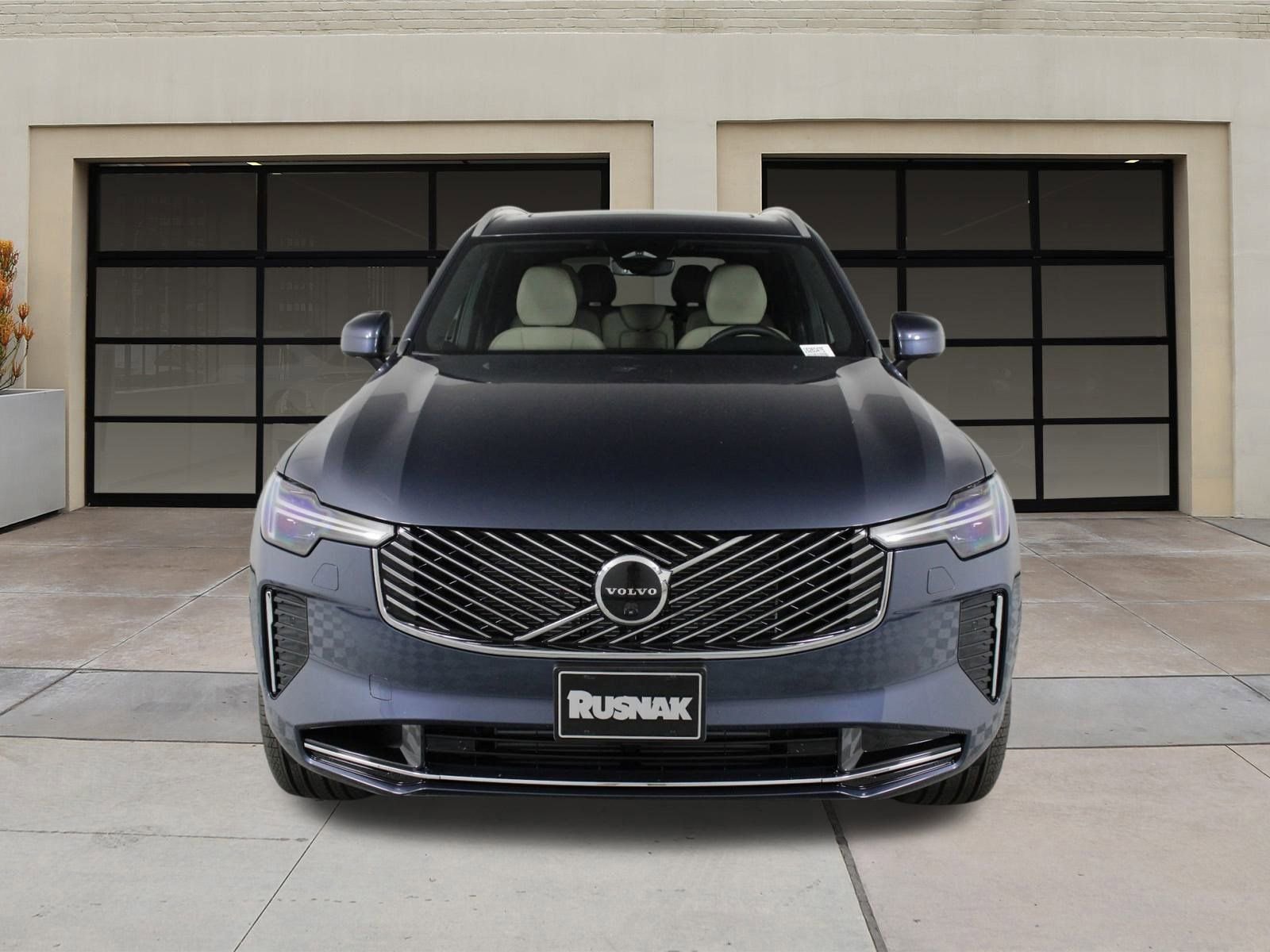 New 2026 Volvo XC90 T8 Plus image 2