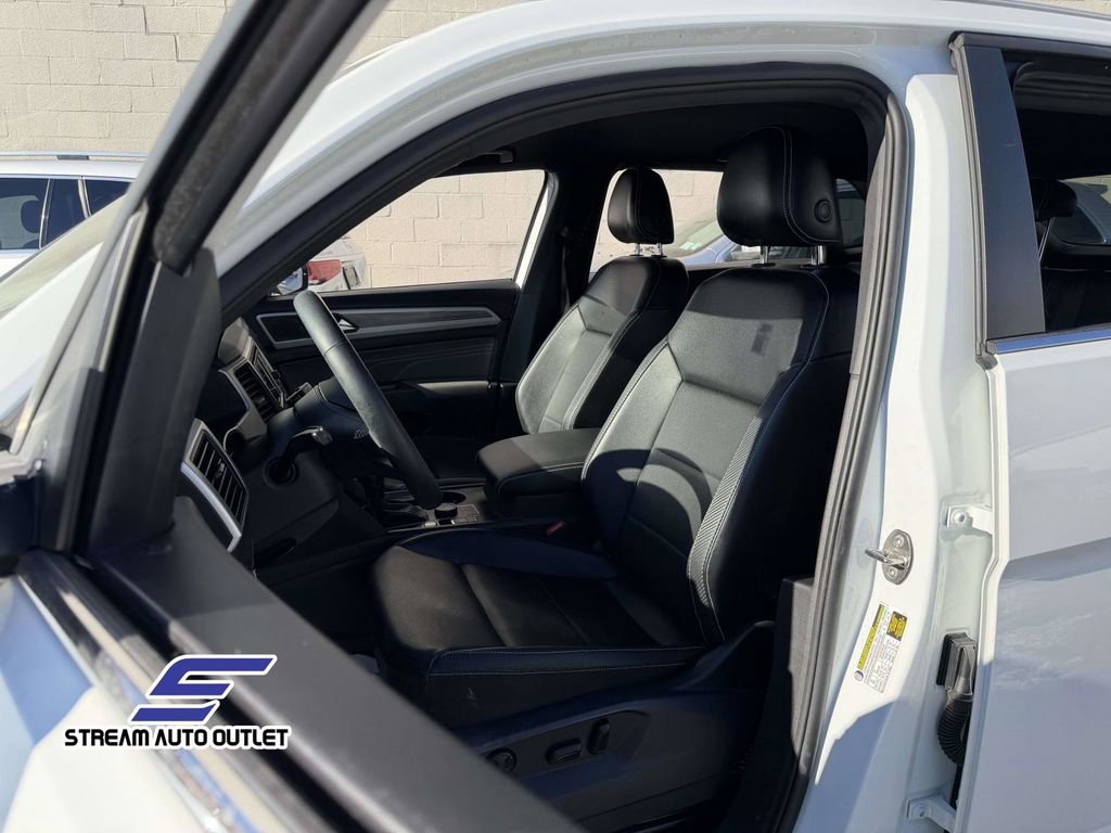 Used 2022 Volkswagen Atlas Cross Sport SE image 25