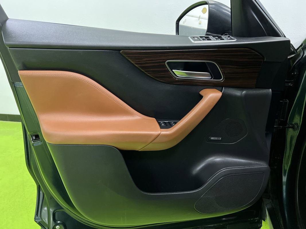 Used 2018 Jaguar F-PACE Portfolio AWD/4WD image 16