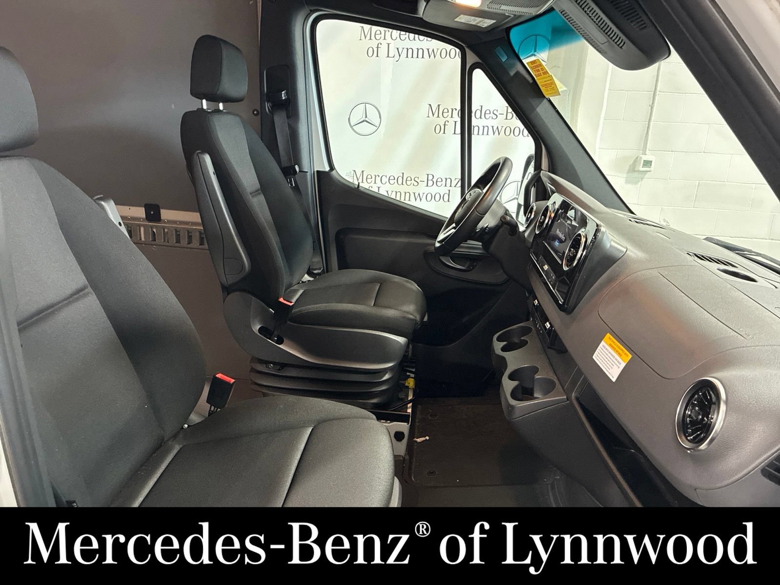 Used 2023 Mercedes-Benz Sprinter 2500 image 5
