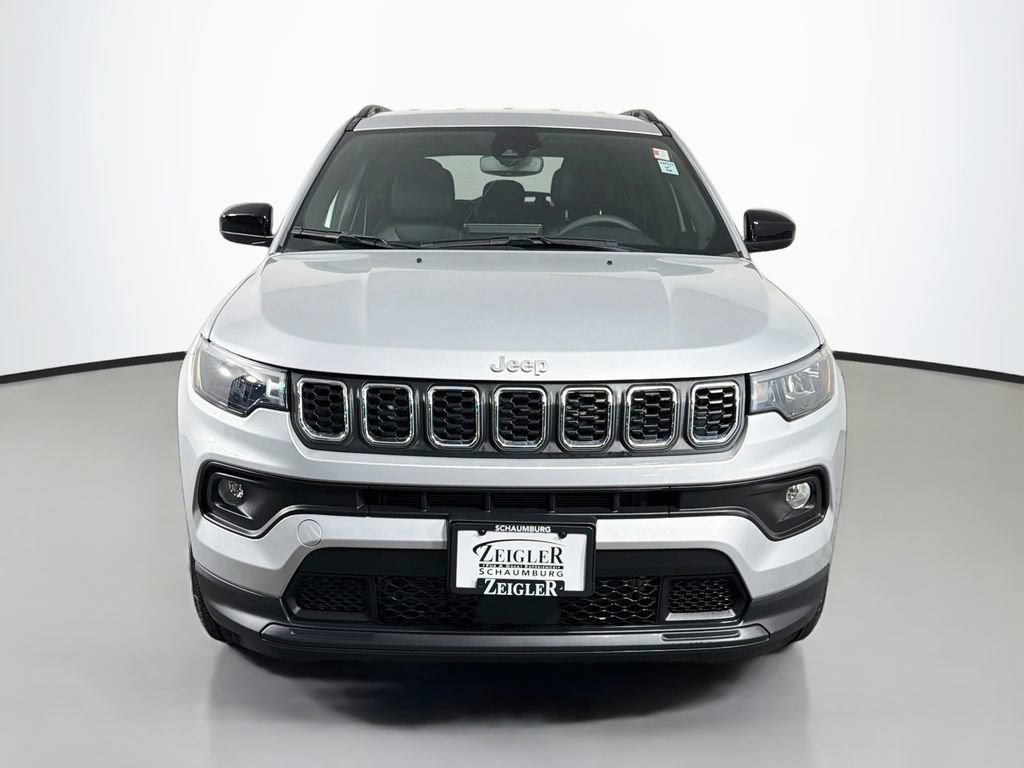 Used 2024 Jeep Compass Latitude AWD/4WD image 2
