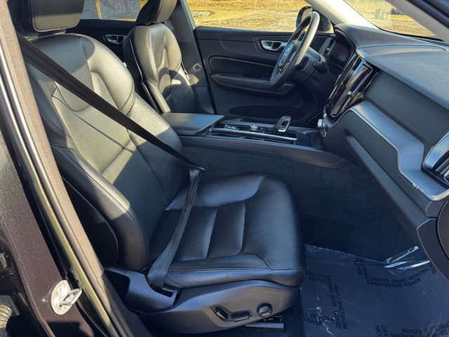 Used 2023 Volvo XC60 B5 Core image 14
