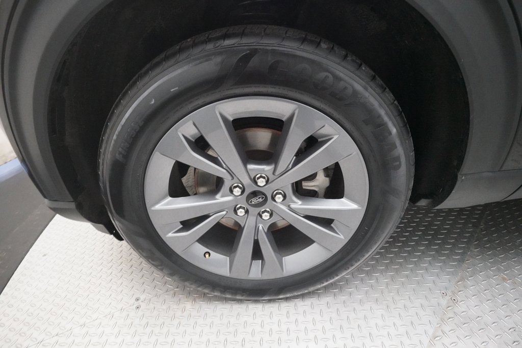 Used 2022 Ford Explorer XLT w/ Equipment Group 202A image 27