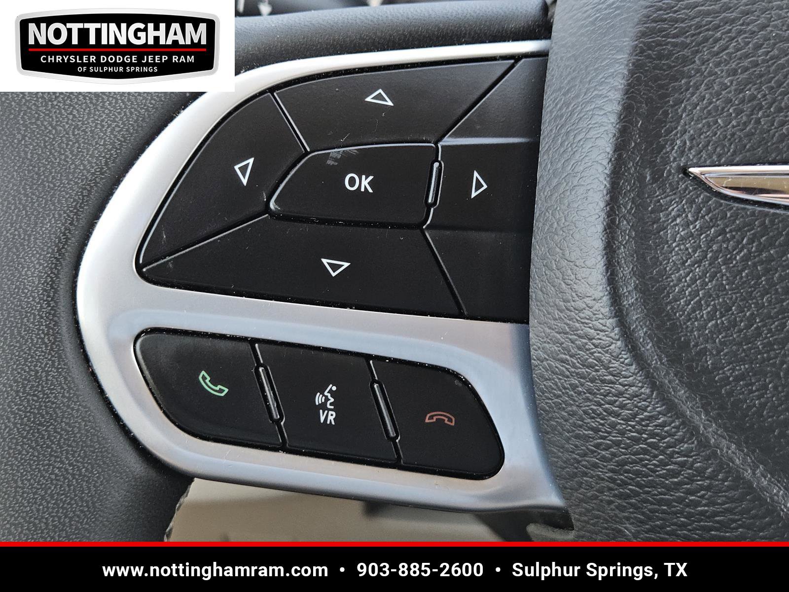 Used 2022 Chrysler Pacifica Touring-L image 18