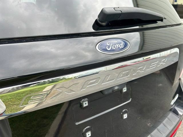 Used 2023 Ford Explorer XLT AWD/4WD image 62