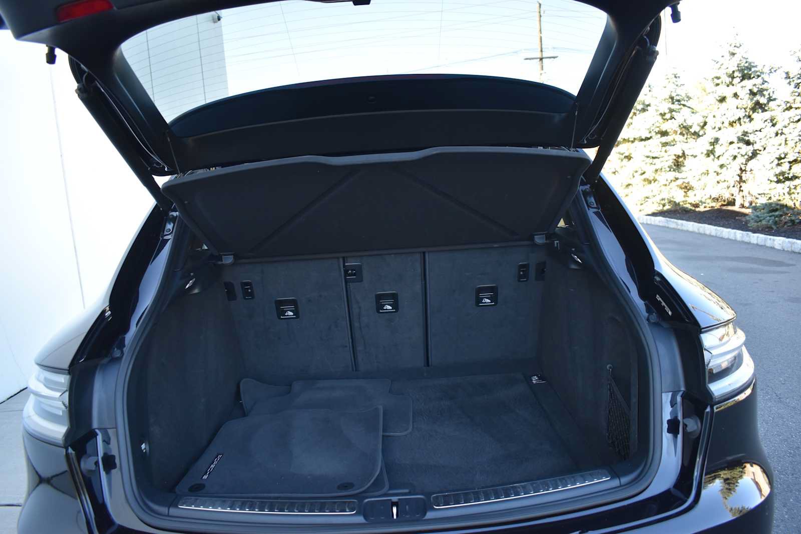 Used 2021 Porsche Macan S AWD/4WD image 8