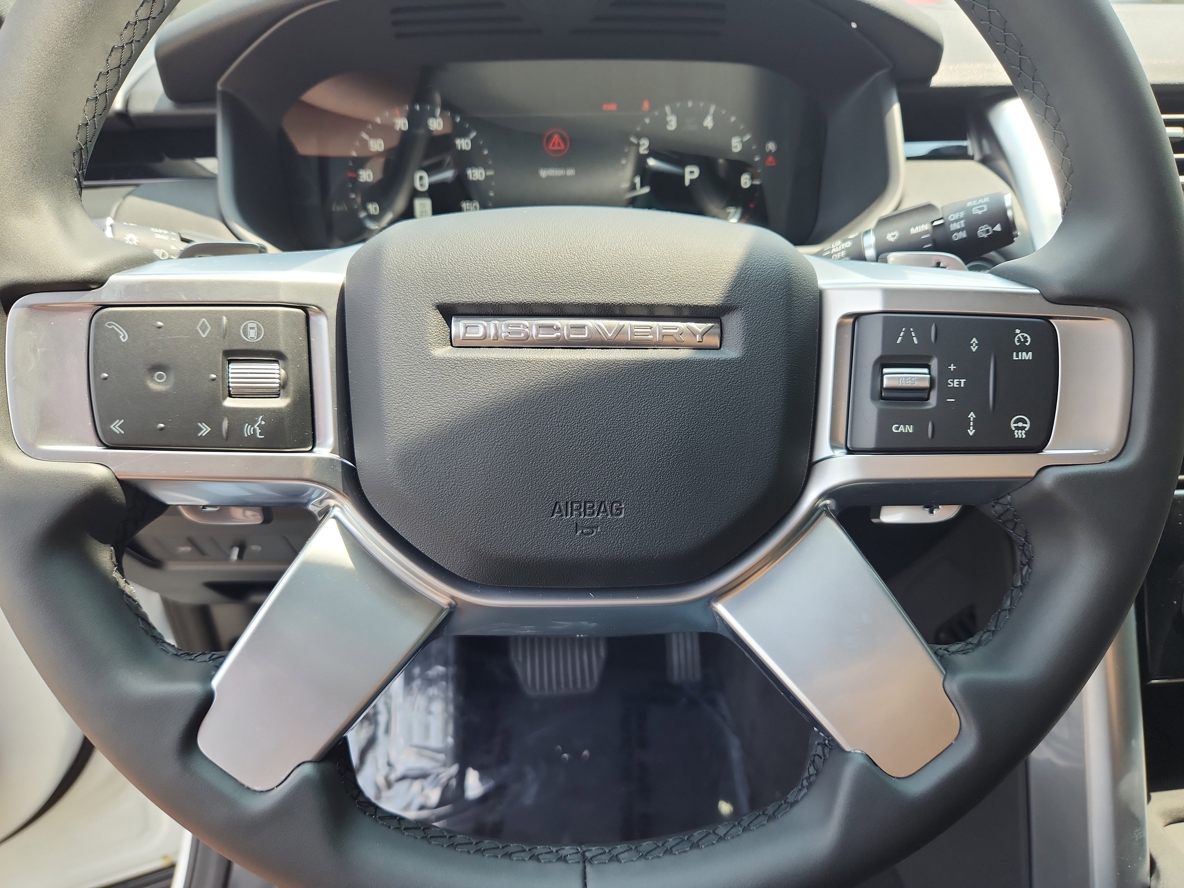 New 2025 Land Rover Discovery S image 18