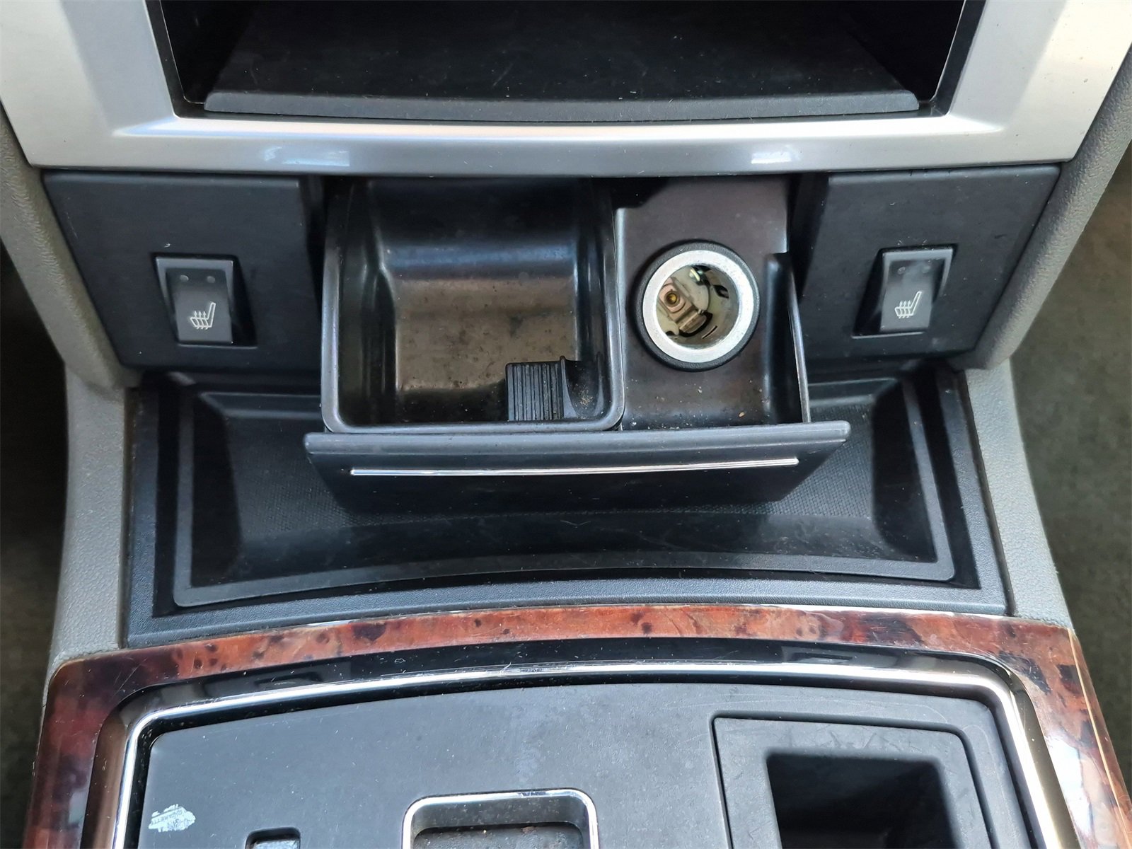 Used 2008 Chrysler 300 C w/ Navigation & Sound Group II image 26