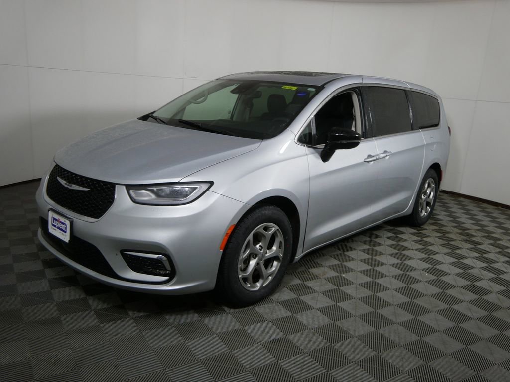 Used 2024 Chrysler Pacifica Limited image 7