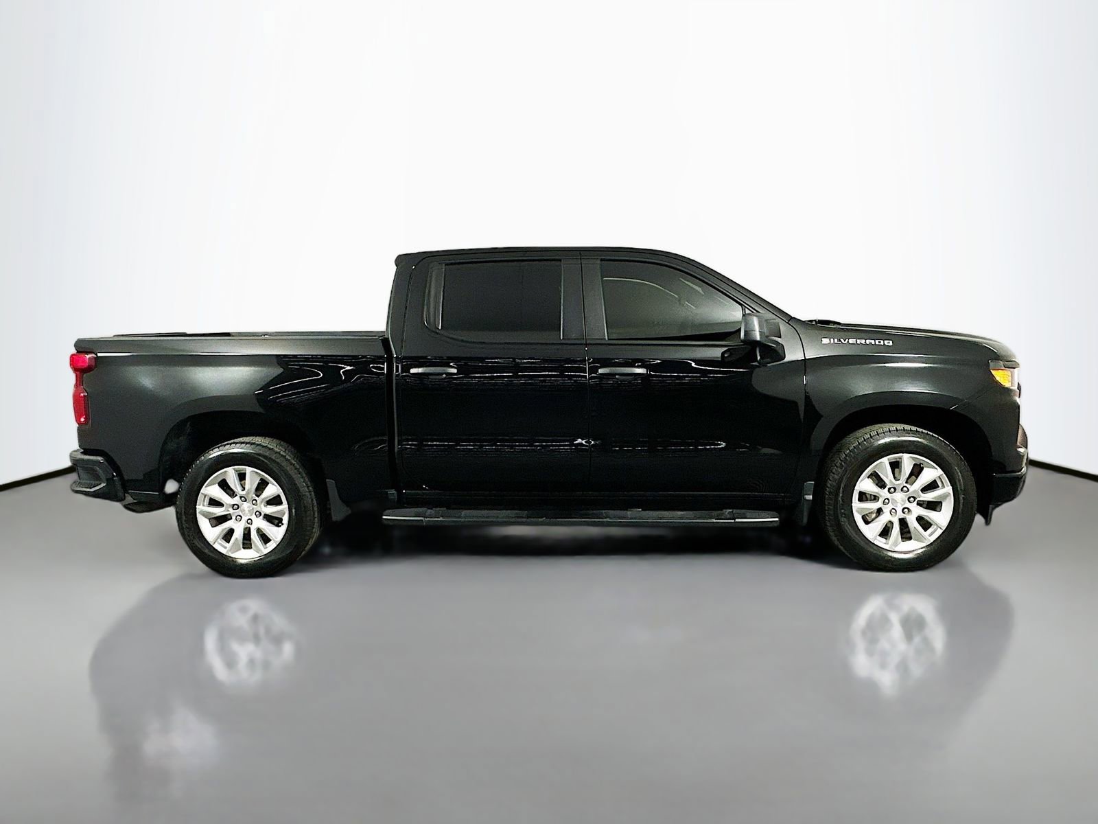Used 2024 Chevrolet Silverado 1500 Custom image 9