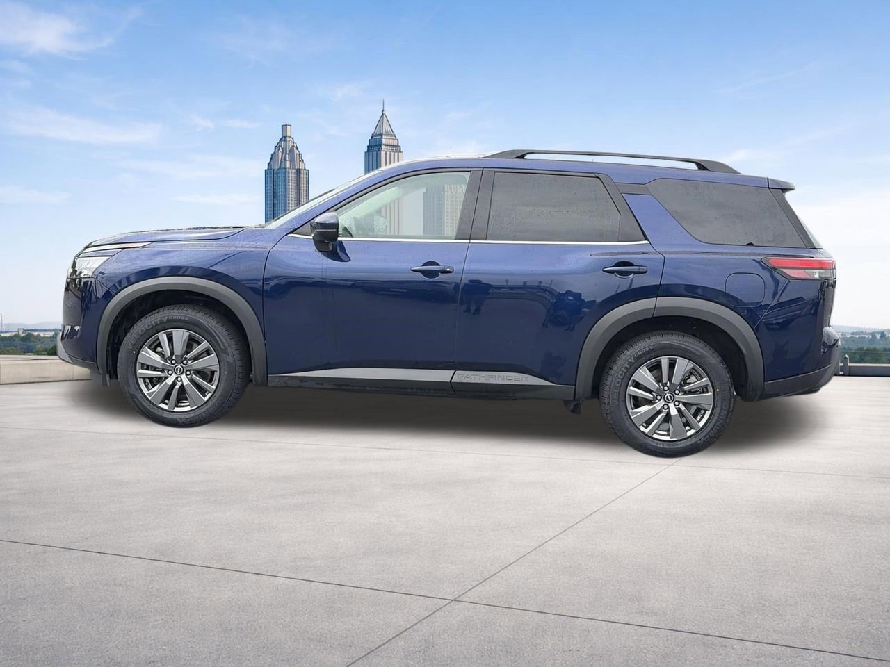Used 2025 Nissan Pathfinder SV FWD image 2
