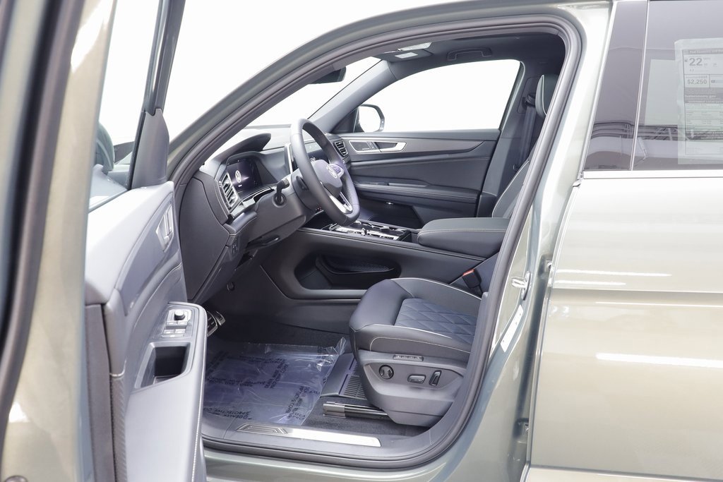 New 2026 Volkswagen Atlas Cross Sport SEL Premium R-Line image 6