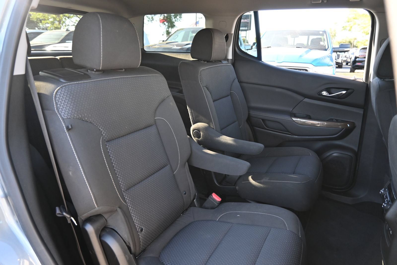 Used 2023 GMC Acadia SLE w/ Driver Convenience Package FWD image 25