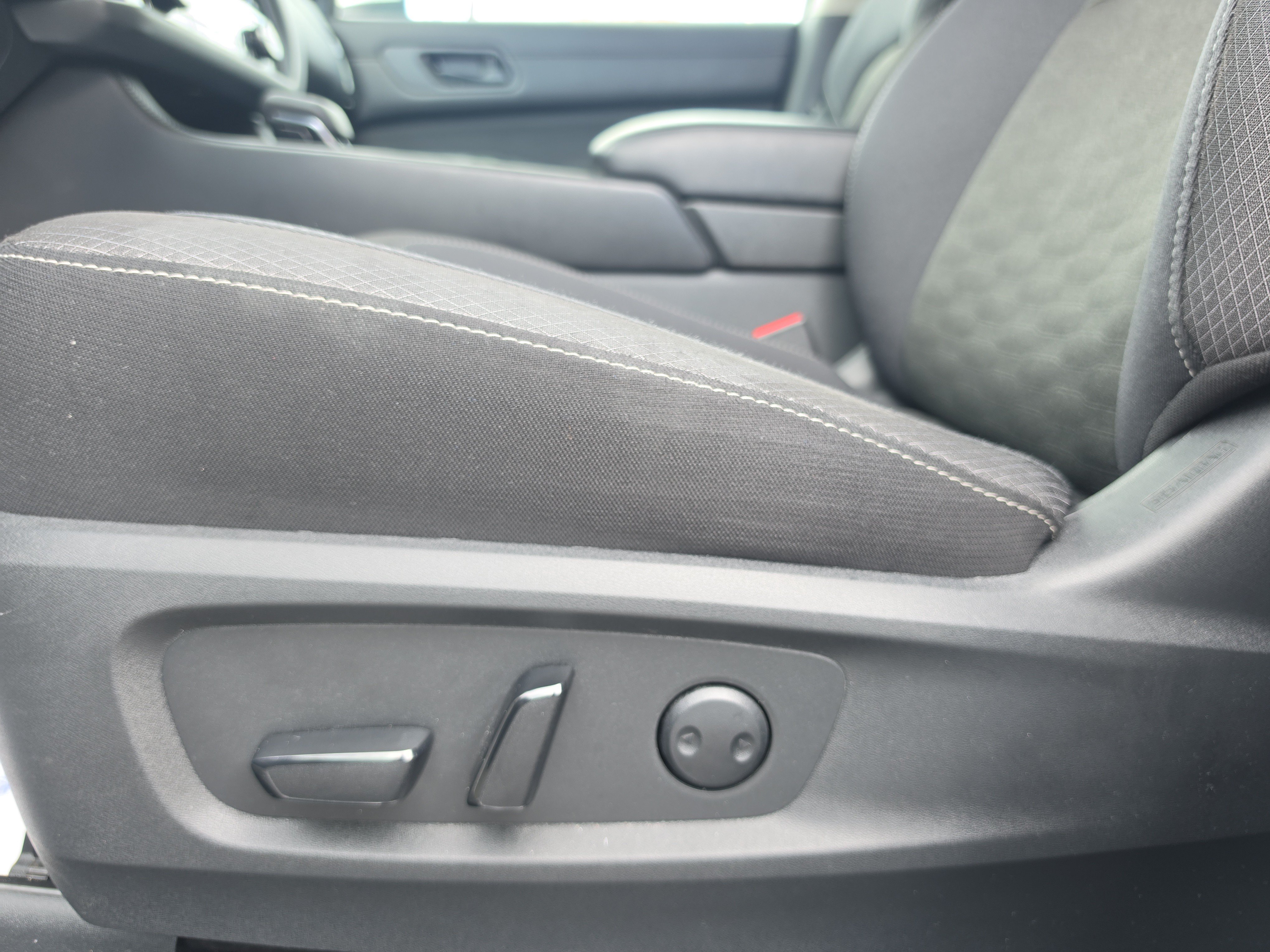 Used 2024 Nissan Pathfinder SV AWD/4WD image 14