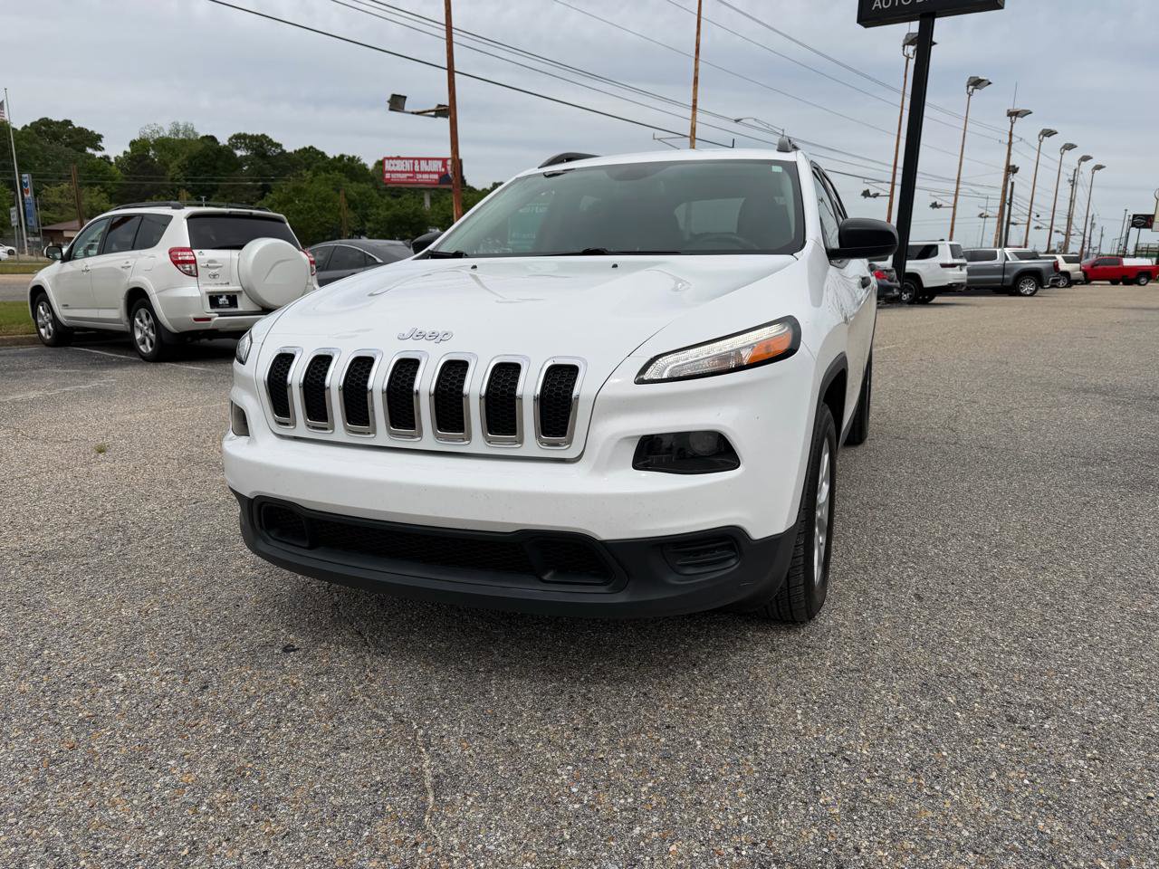 Used 2016 Jeep Cherokee Sport image 7