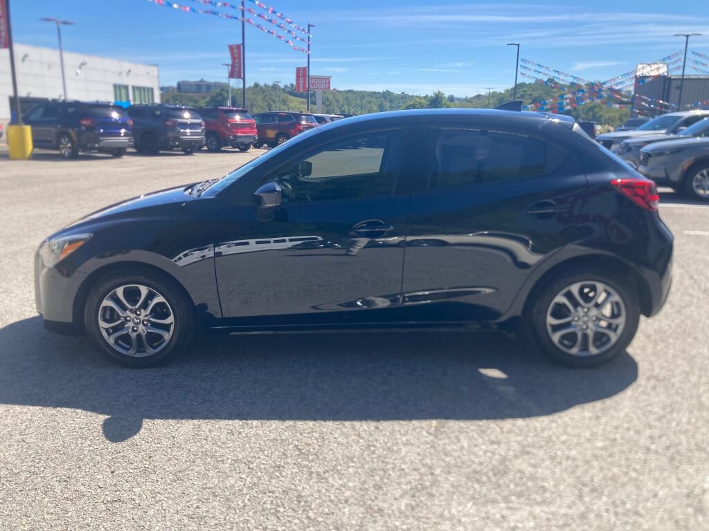 Used 2020 Toyota Yaris LE FWD image 4