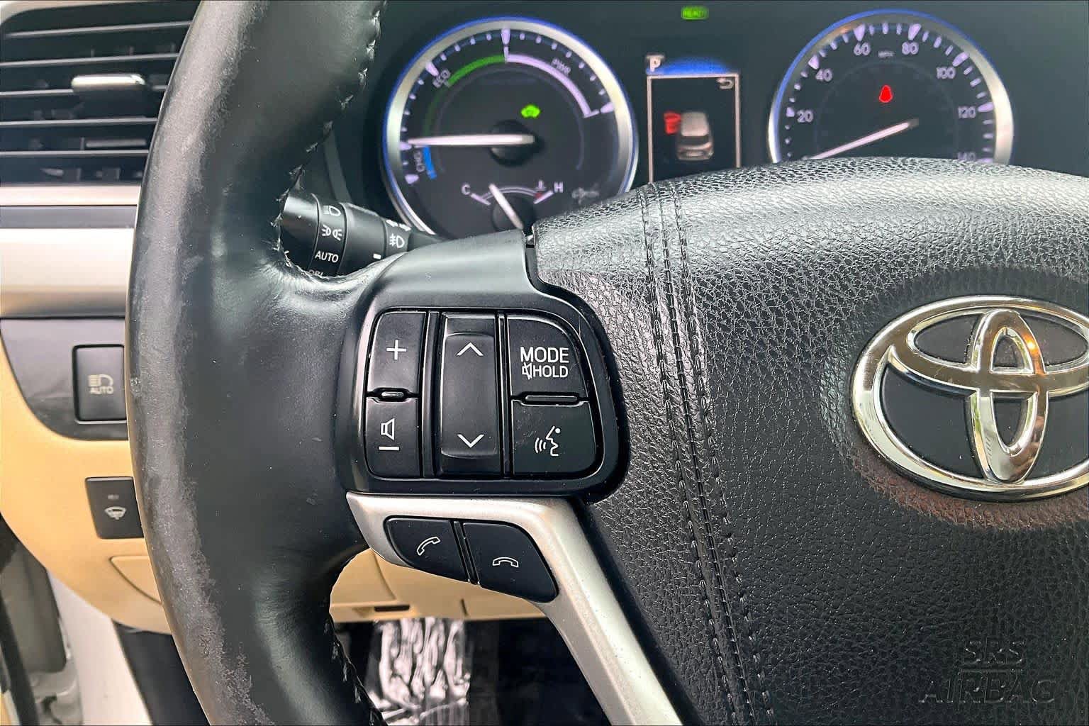 Used 2017 Toyota Highlander Limited Platinum AWD/4WD image 24