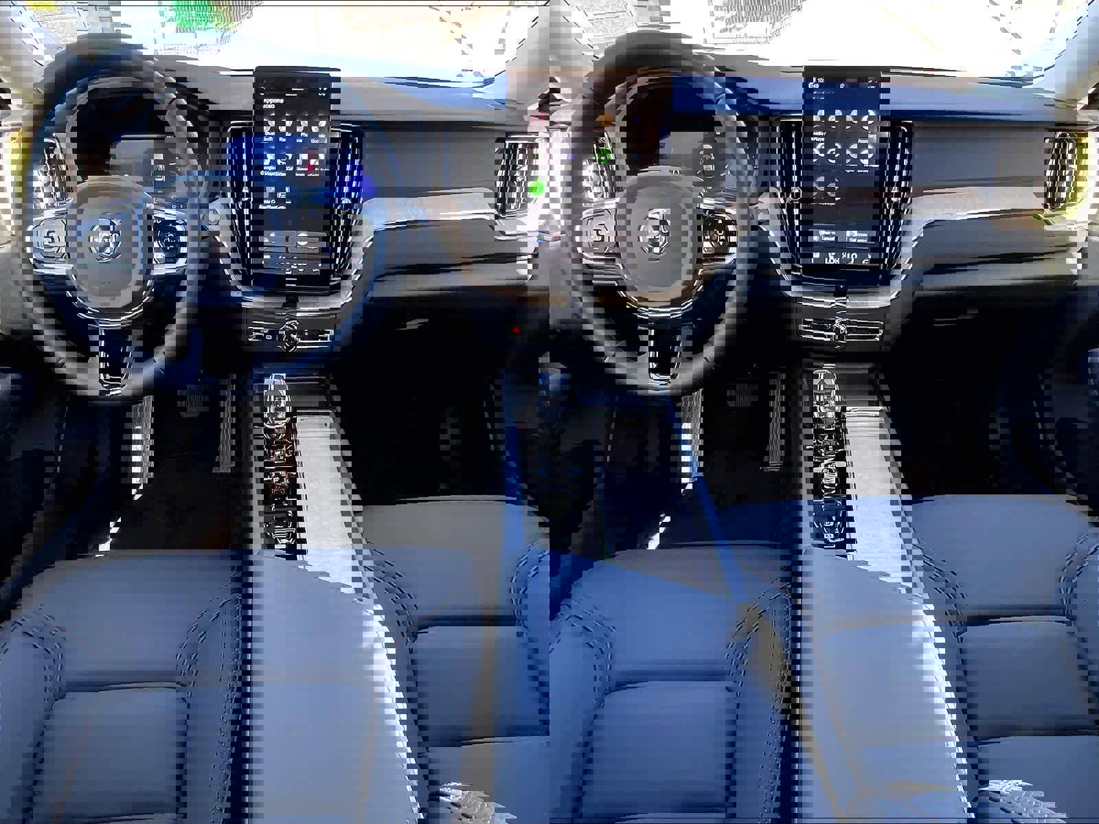 Used 2026 Volvo XC60 T8 Plus w/ Climate Package image 18