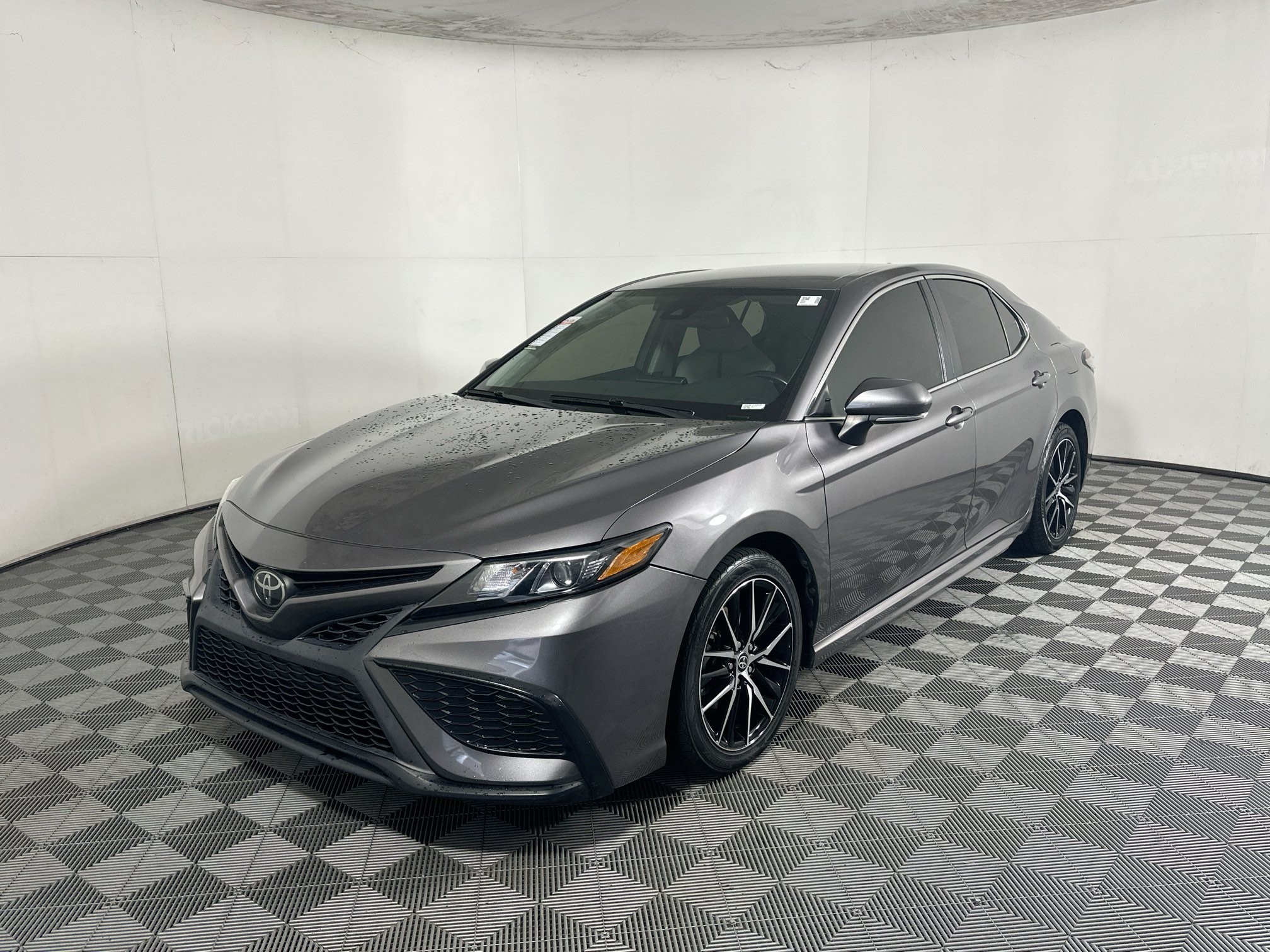 Used 2023 Toyota Camry SE FWD image 7