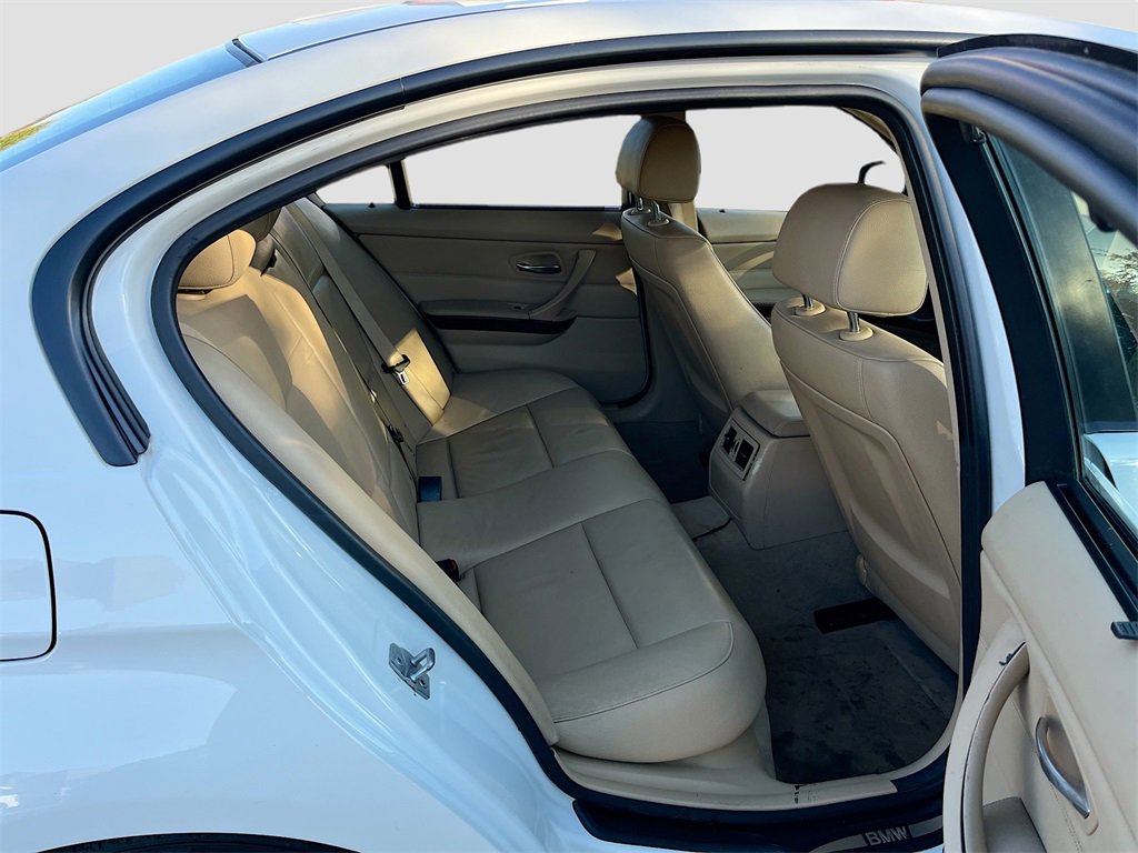 Used 2011 BMW 328i Sedan w/ Premium Pkg image 27