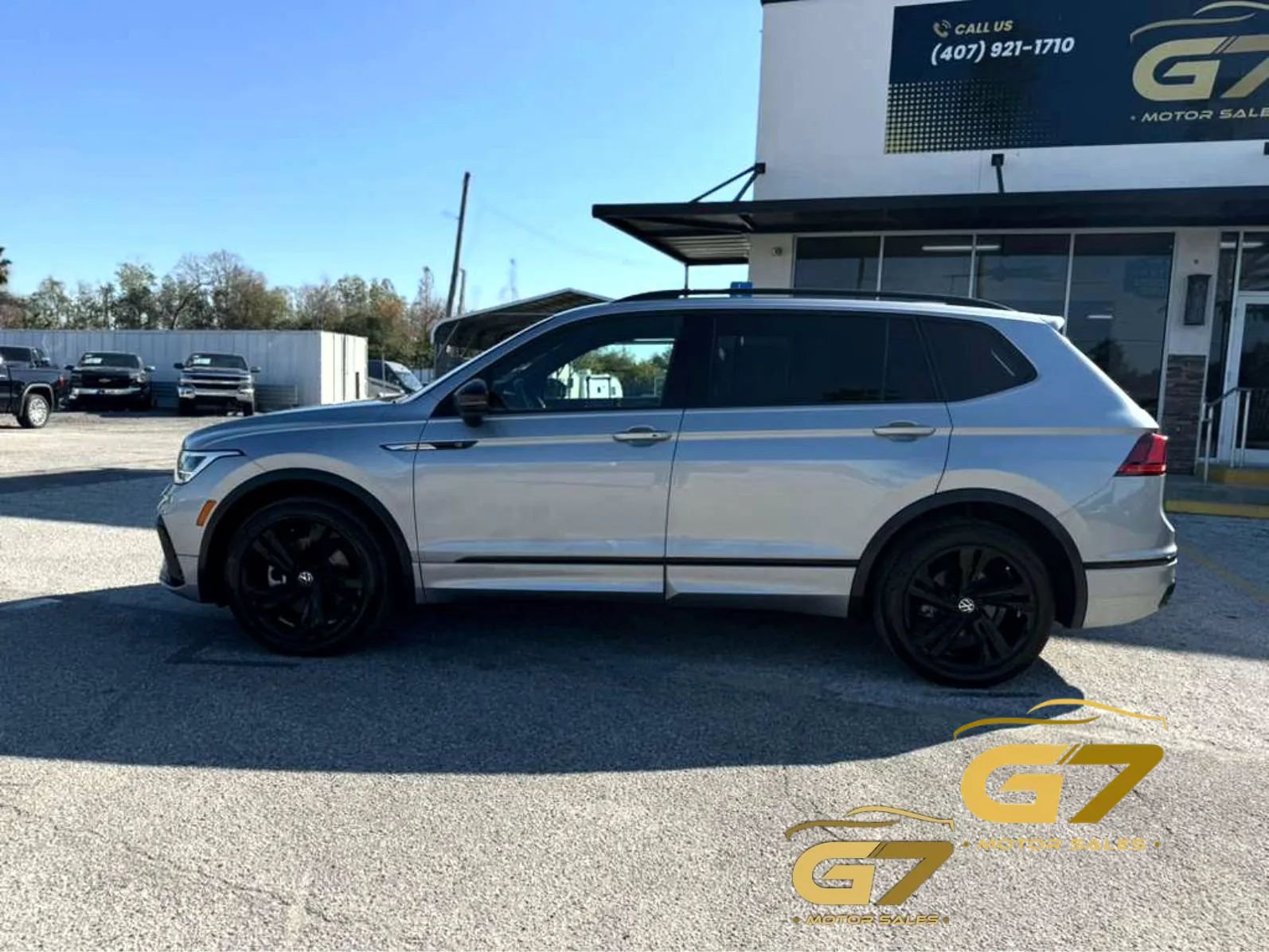 Used 2023 Volkswagen Tiguan SE R-Line FWD image 5