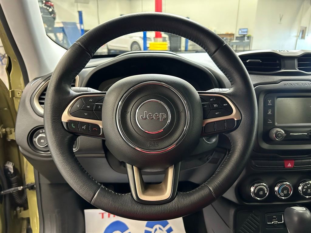 Used 2015 Jeep Renegade Latitude image 22