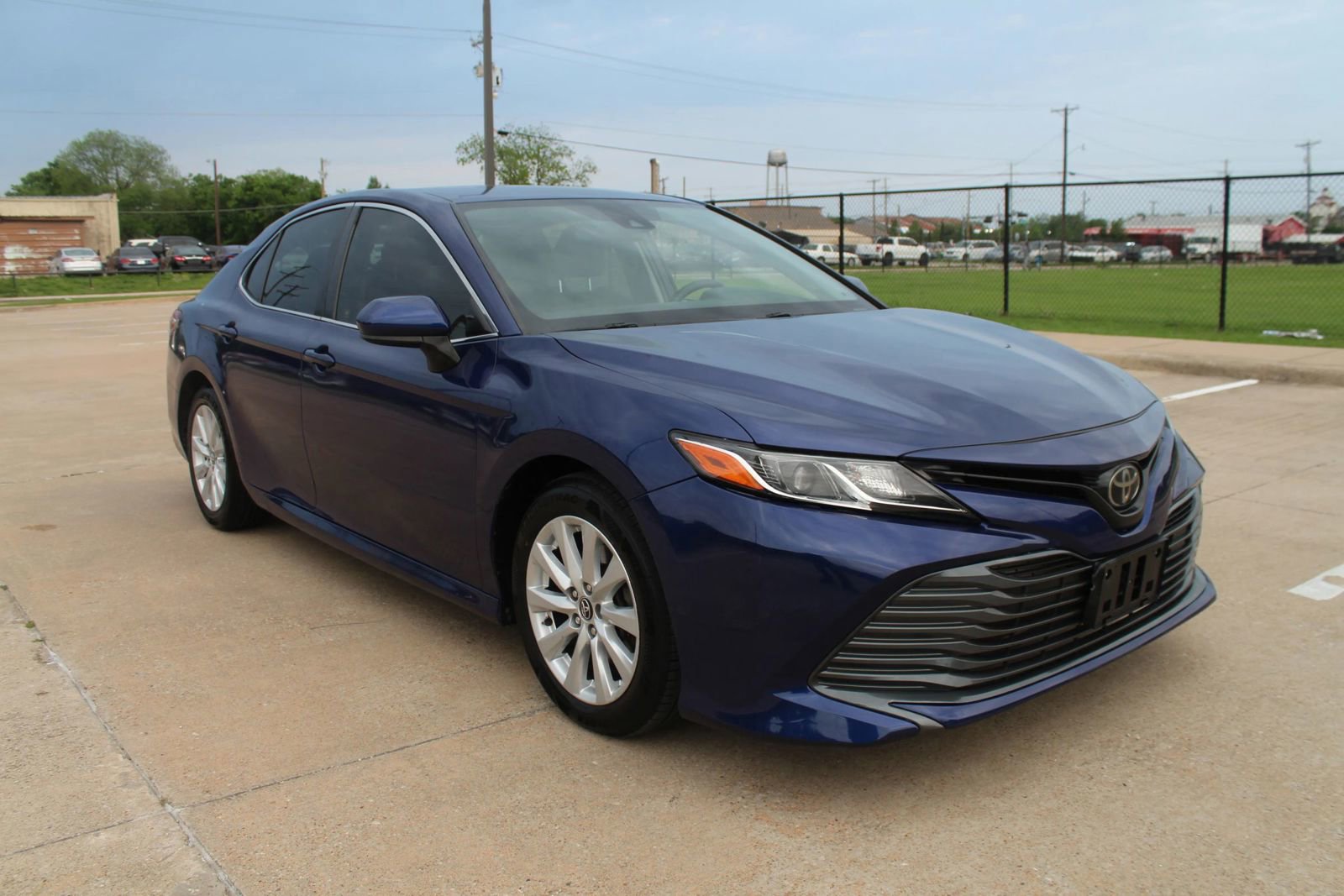 Used 2018 Toyota Camry LE FWD image 12