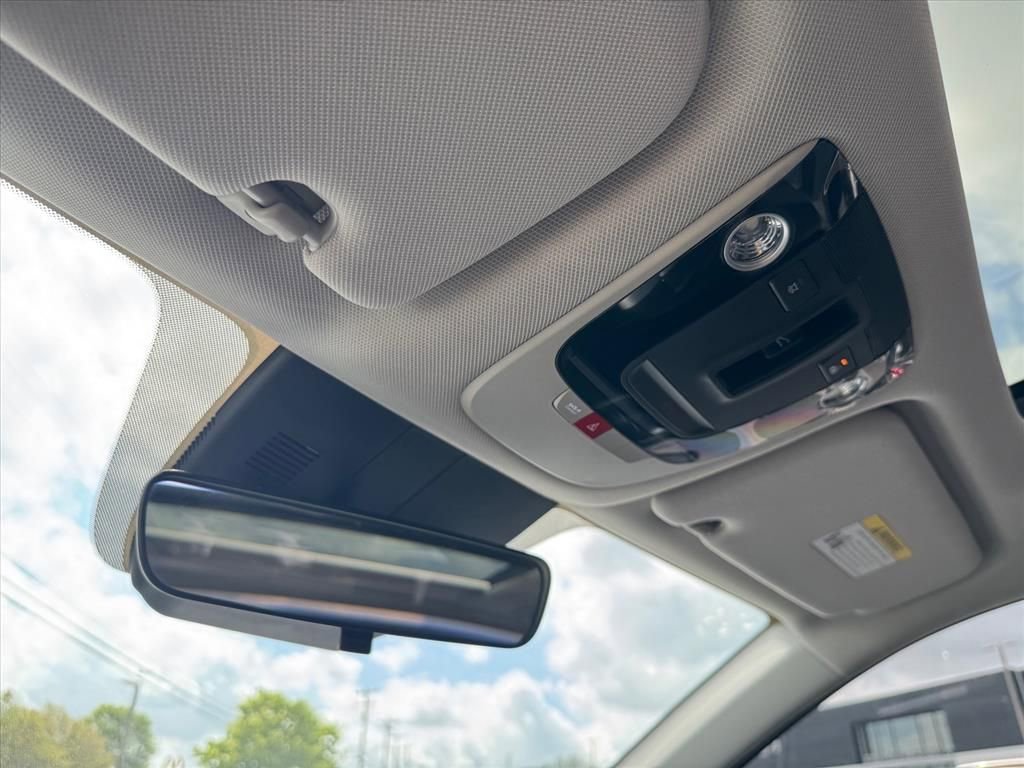 Certified 2025 Kia Sorento S w/ Panoramic Sunroof Package image 25