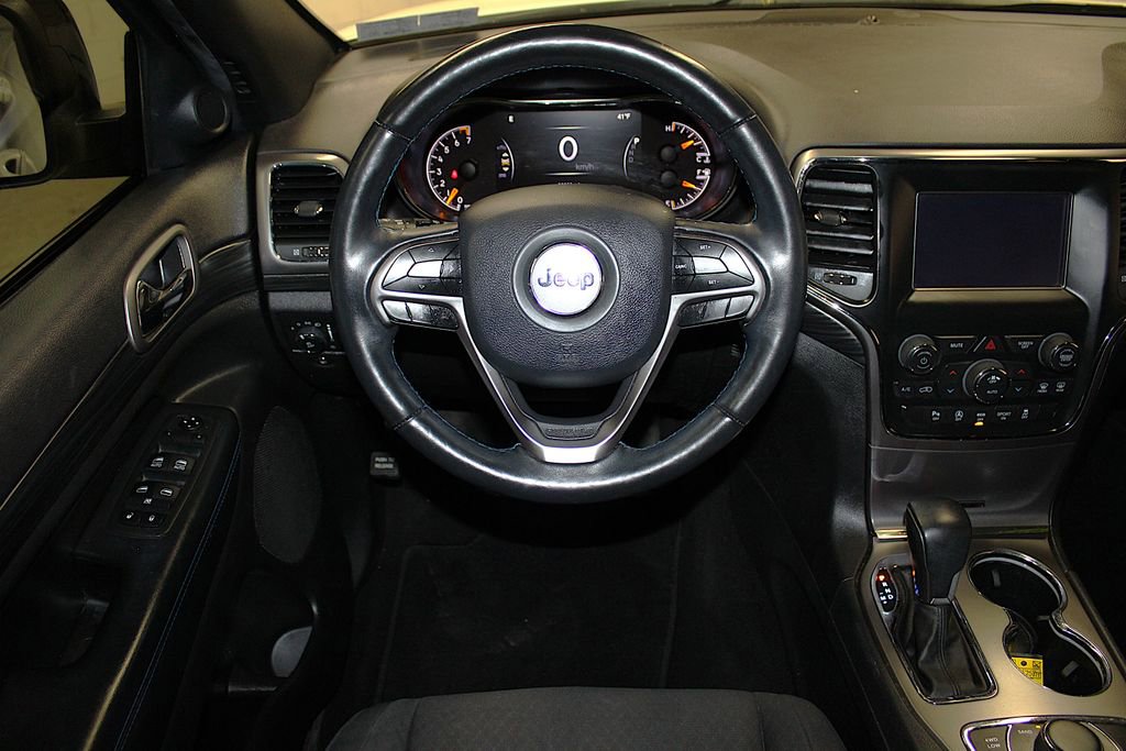 Used 2019 Jeep Grand Cherokee Laredo AWD/4WD image 13