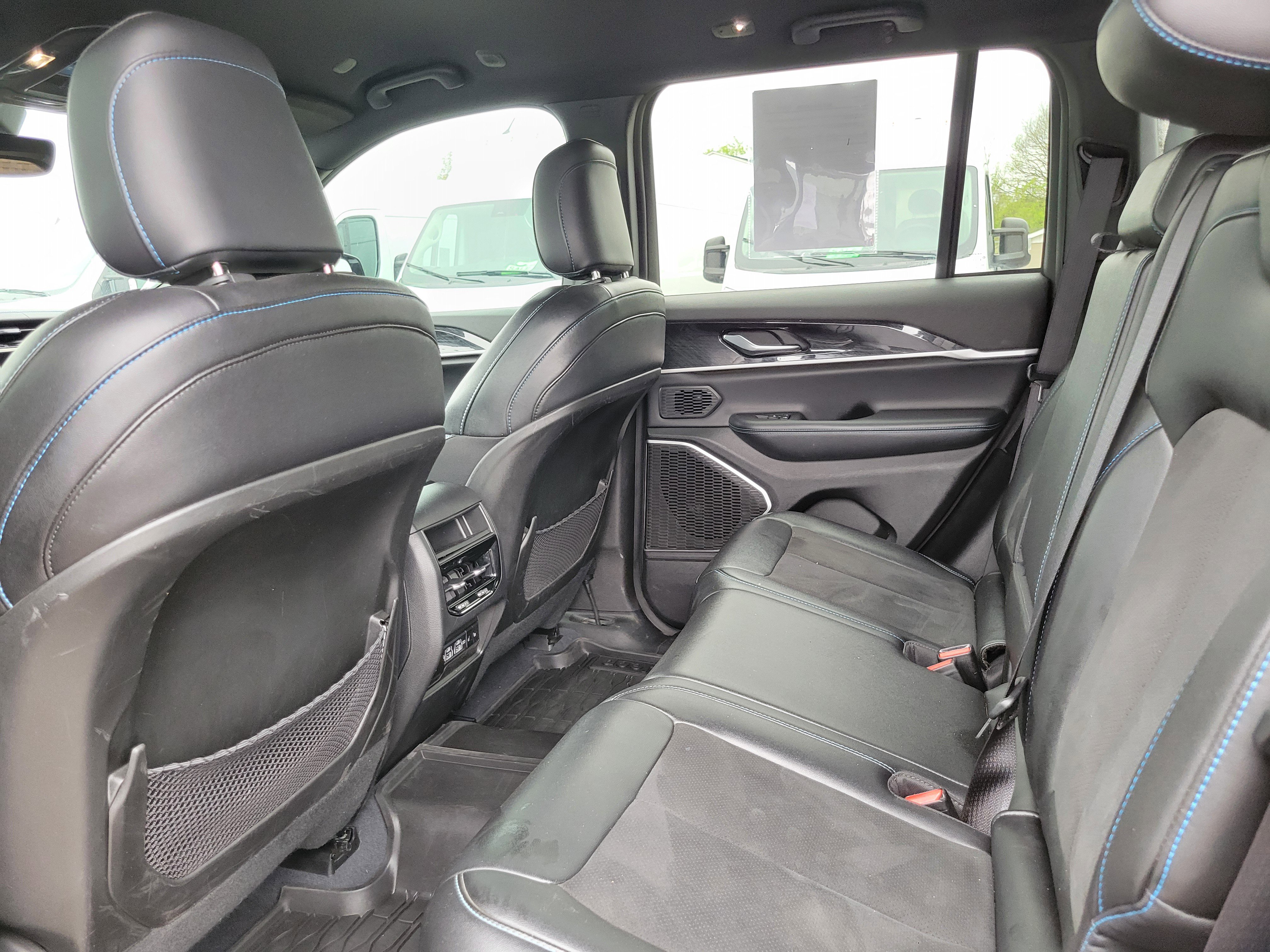 Used 2022 Jeep Grand Cherokee Trailhawk AWD/4WD image 17