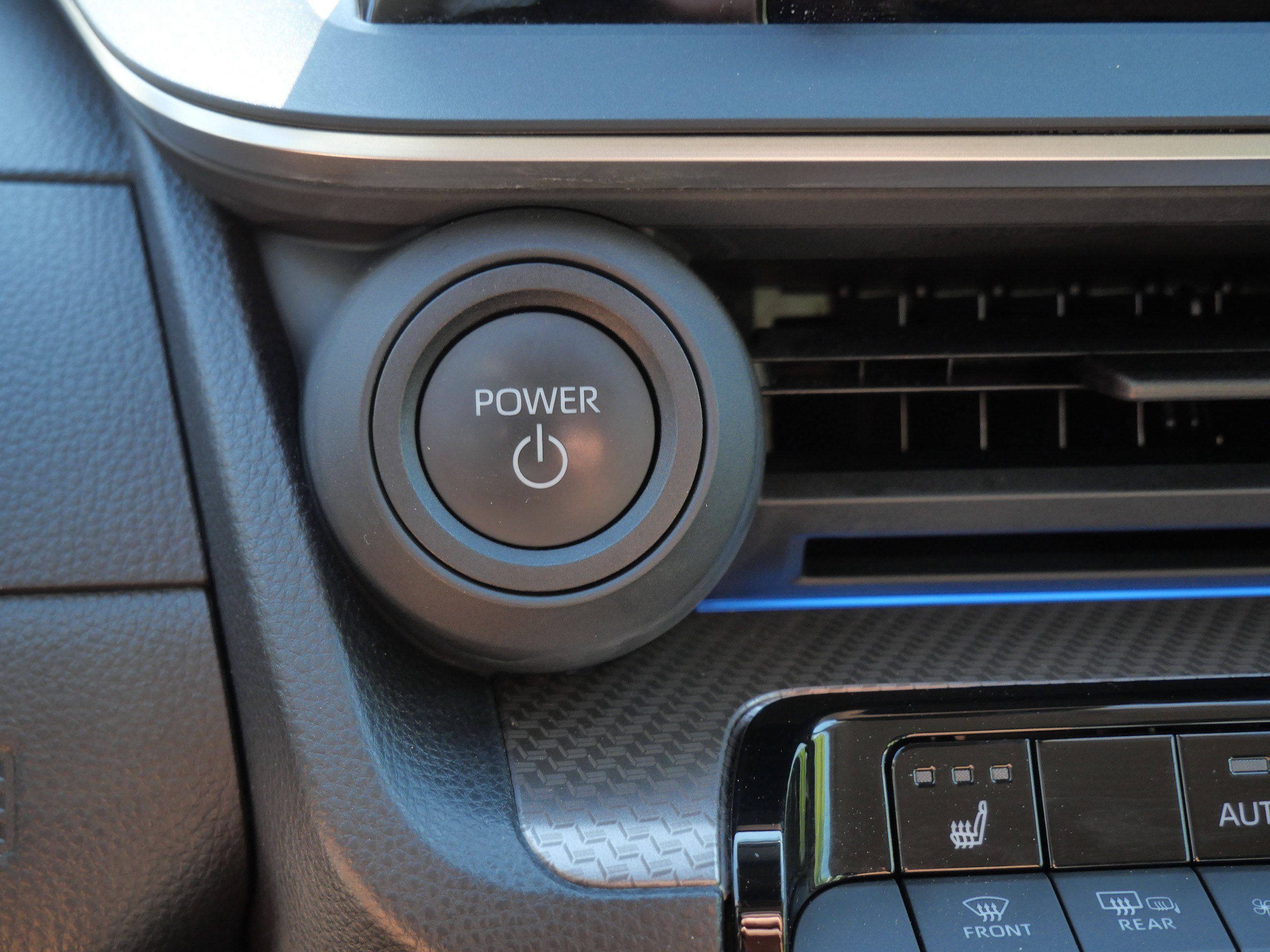 Certified 2025 Toyota Prius XLE FWD image 30