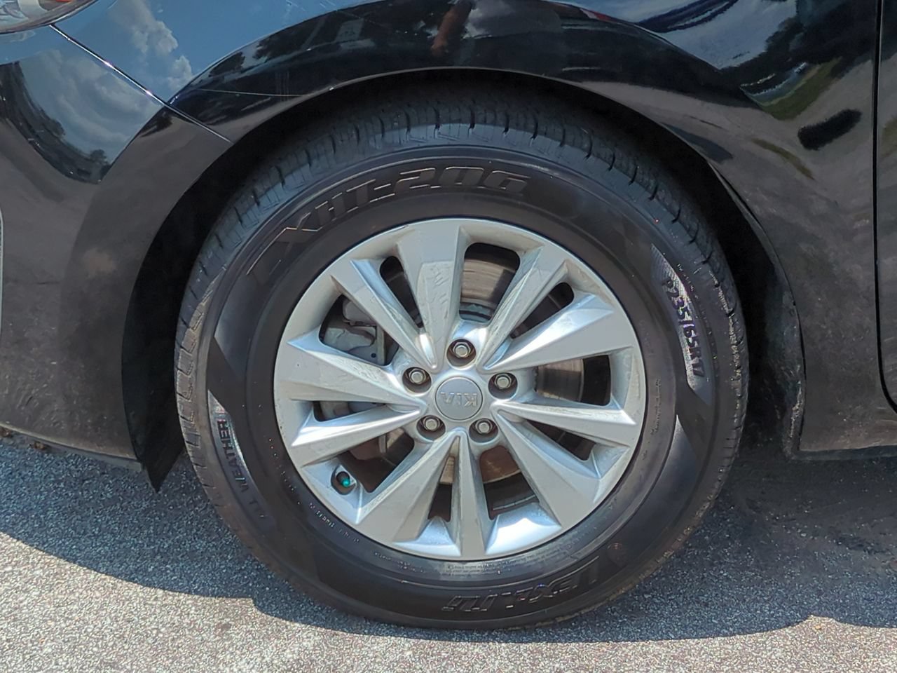 Used 2017 Kia Sedona LX w/ LX Essentials Premium Package FWD image 11