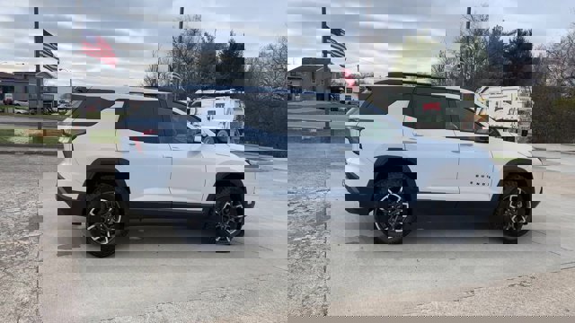 New 2026 Chevrolet Equinox ACTIV w/ Convenience Package III image 9